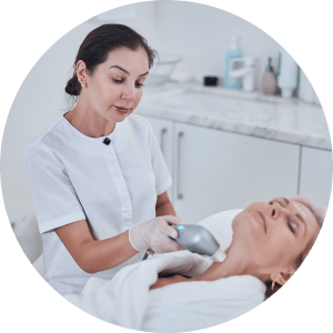 Zabiegi kosmetyczne na biust i dekolt dlaczego są takie ważne